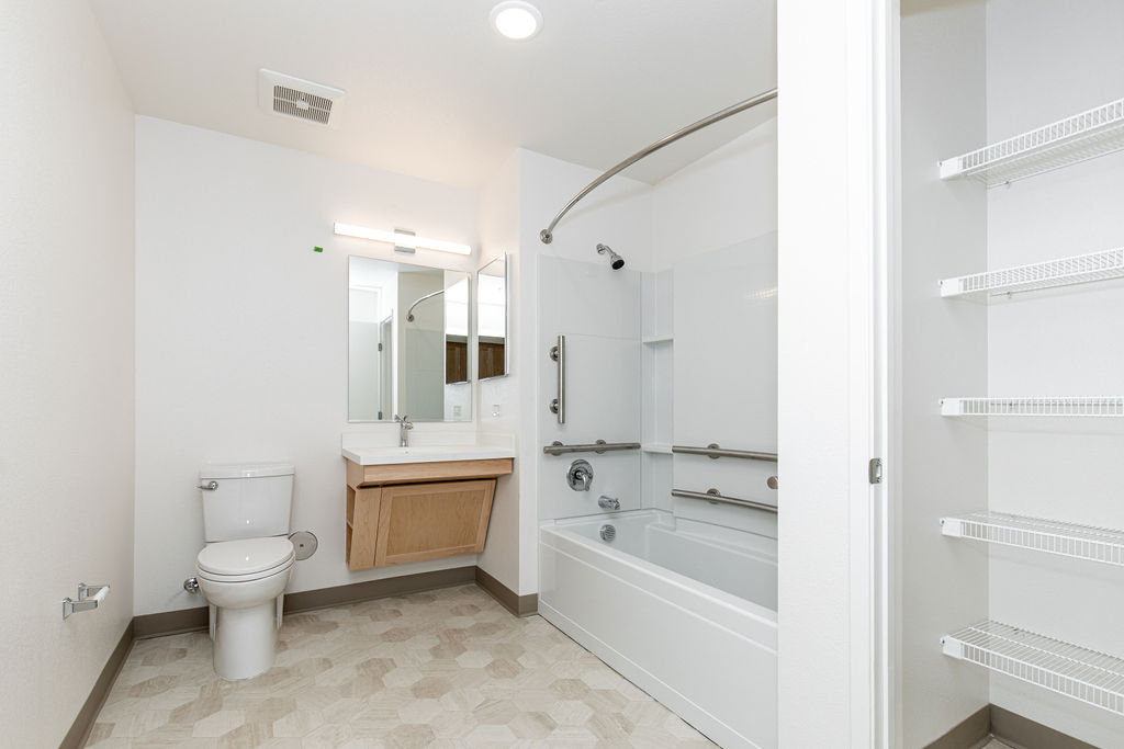 Sunflower Hill at Irby Ranch 1 Bedroom Apartment Bathroom