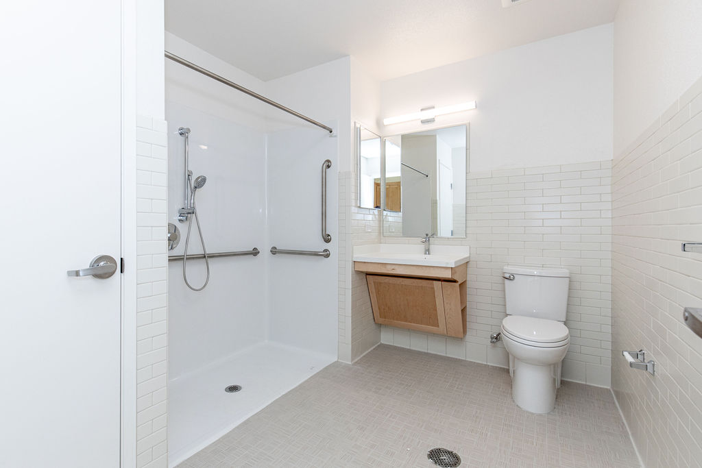 Sunflower Hill at Irby Ranch 1 Bedroom Apartment Bathroom