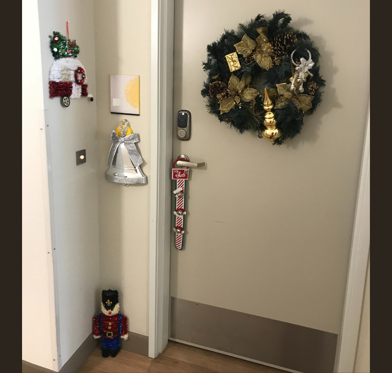 Jennifer's apartment door with Christmas decorations